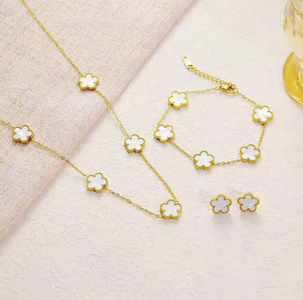 EverGift™3-Piece Set of Plum Blossom Five-Leaf Flower Necklace Bracelet