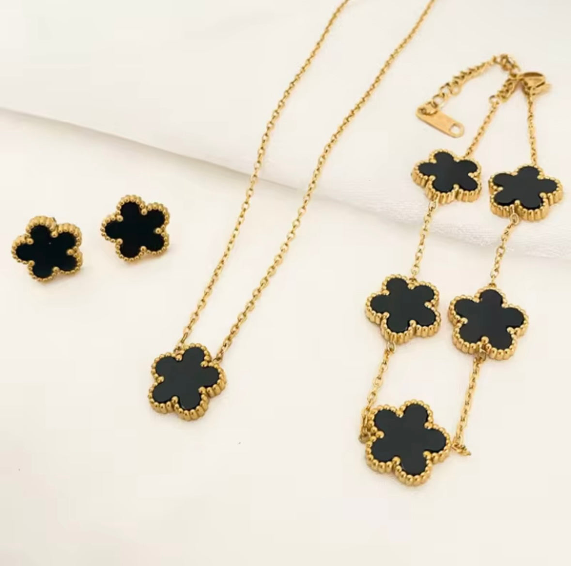 EverGift™3-Piece Set of Plum Blossom Five-Leaf Flower Necklace Bracelet